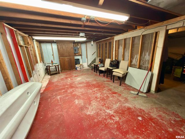 2003 19TH Street, Moline, IL 61265