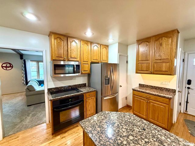 2003 19TH Street, Moline, IL 61265