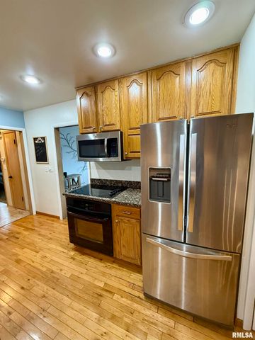 2003 19TH Street, Moline, IL 61265