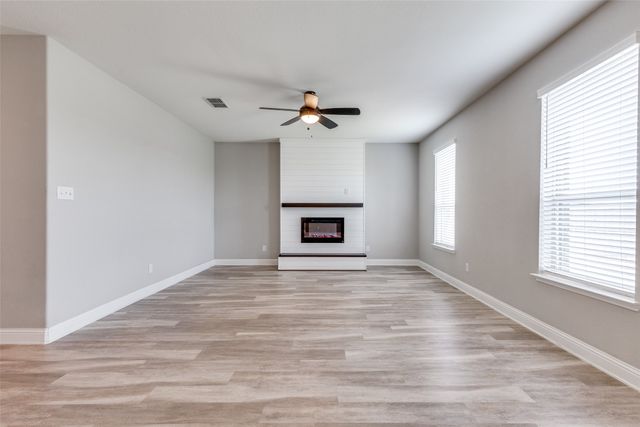 9016 Bison Creek Drive, Fort Worth, TX 76131