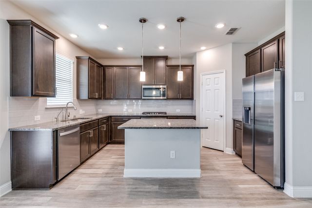 9016 Bison Creek Drive, Fort Worth, TX 76131