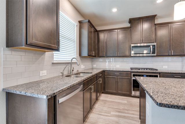 9016 Bison Creek Drive, Fort Worth, TX 76131