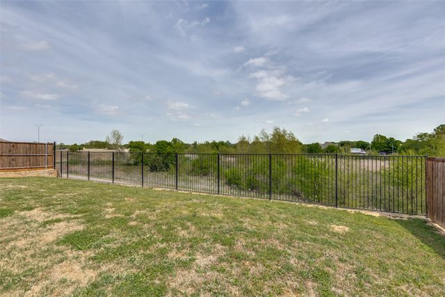 9016 Bison Creek Drive, Fort Worth, TX 76131