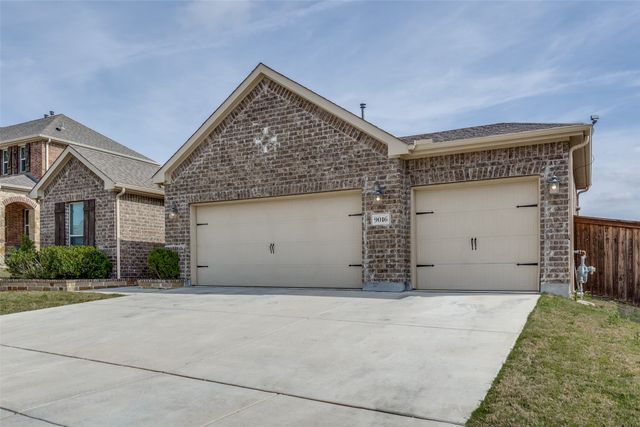 9016 Bison Creek Drive, Fort Worth, TX 76131