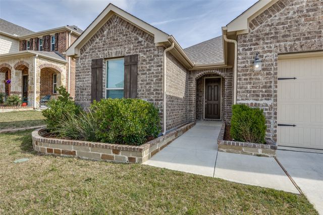 9016 Bison Creek Drive, Fort Worth, TX 76131