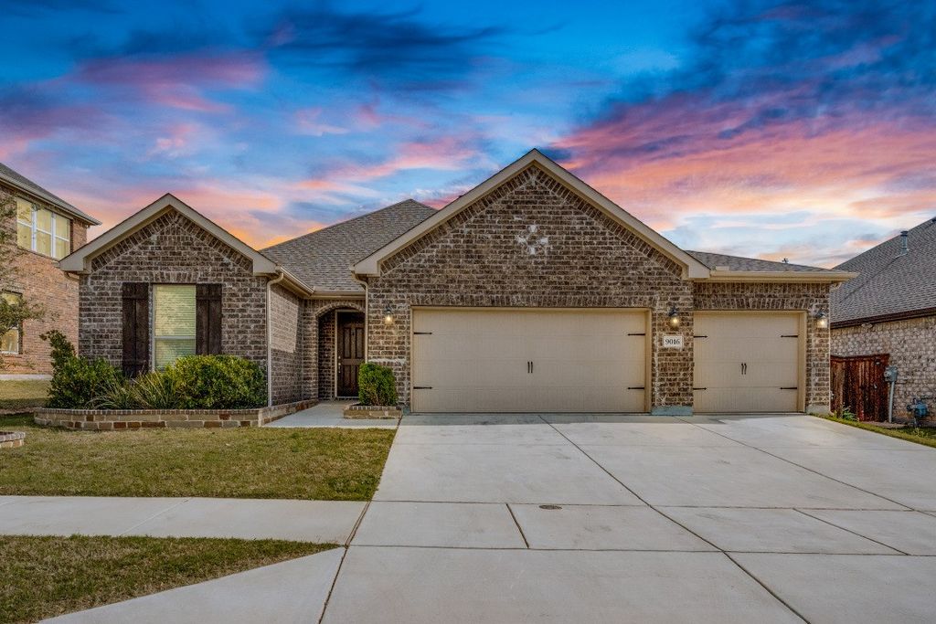 9016 Bison Creek Drive, Fort Worth, TX 76131