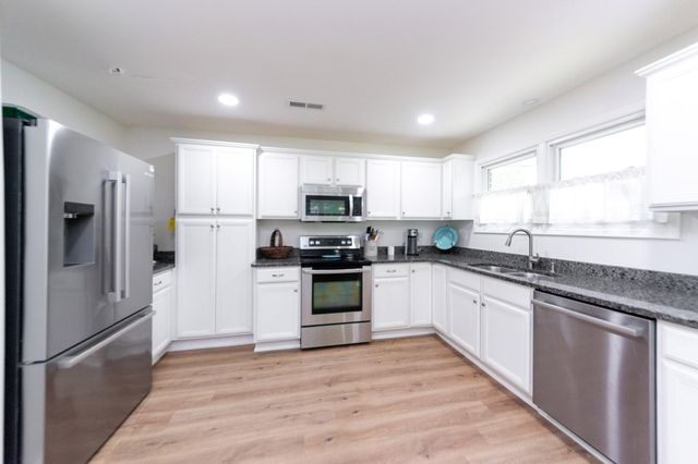 743 Sinlea Avenue, Mount Pleasant, SC 29464