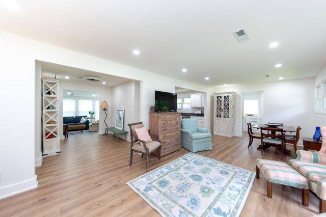 743 Sinlea Avenue, Mount Pleasant, SC 29464