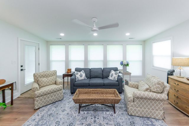 743 Sinlea Avenue, Mount Pleasant, SC 29464