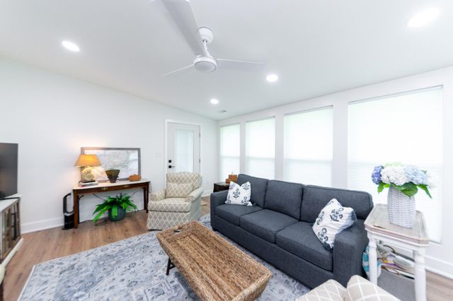 743 Sinlea Avenue, Mount Pleasant, SC 29464