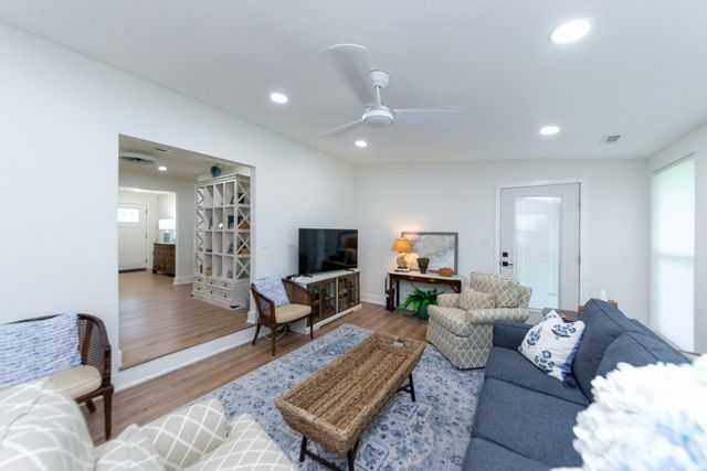 743 Sinlea Avenue, Mount Pleasant, SC 29464