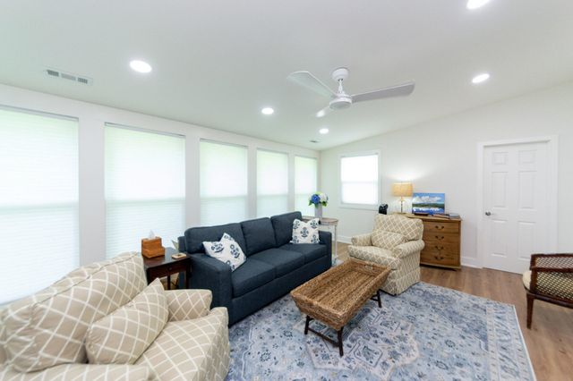 743 Sinlea Avenue, Mount Pleasant, SC 29464