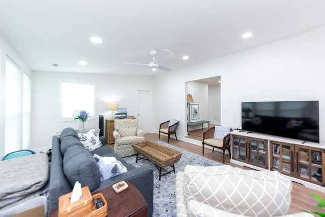 743 Sinlea Avenue, Mount Pleasant, SC 29464