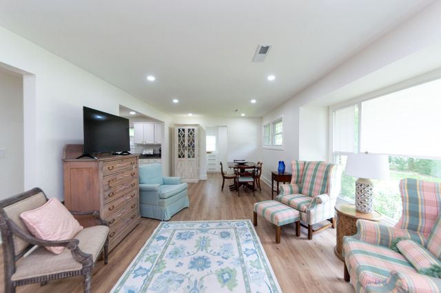 743 Sinlea Avenue, Mount Pleasant, SC 29464