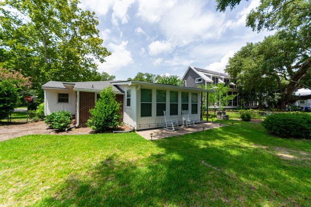 743 Sinlea Avenue, Mount Pleasant, SC 29464