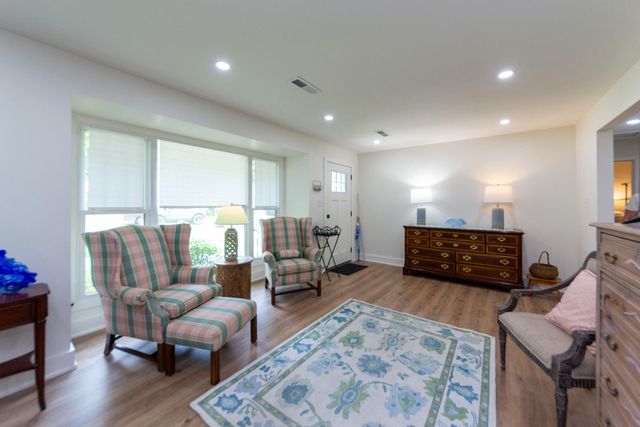 743 Sinlea Avenue, Mount Pleasant, SC 29464