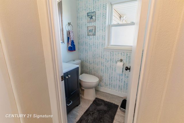 2251 E Stewart Road, Midland, MI 48640