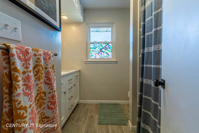 2251 E Stewart Road, Midland, MI 48640