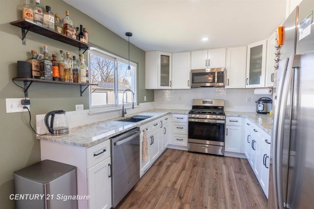 2251 E Stewart Road, Midland, MI 48640