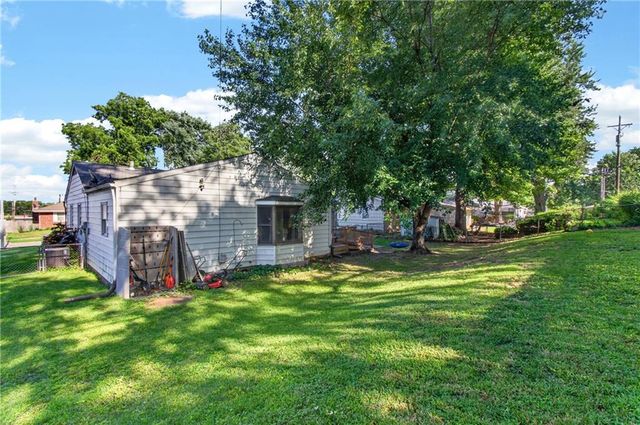 4006 S Lynn Street, Independence, MO 64055