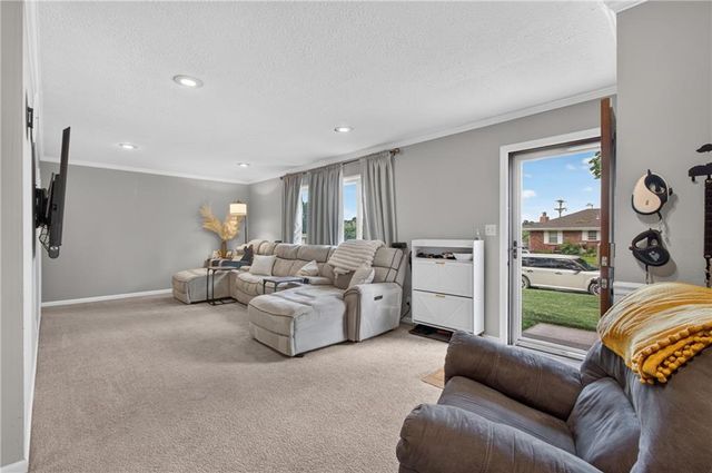 4006 S Lynn Street, Independence, MO 64055