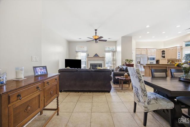 1507 Pollen Crest Ct, Bakersfield, CA 93314