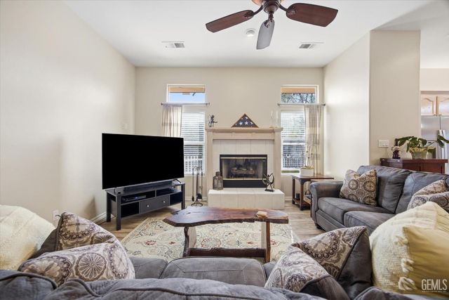 1507 Pollen Crest Ct, Bakersfield, CA 93314