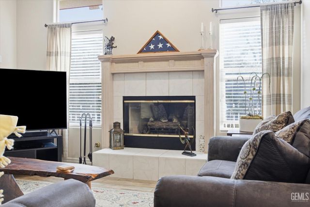 1507 Pollen Crest Ct, Bakersfield, CA 93314