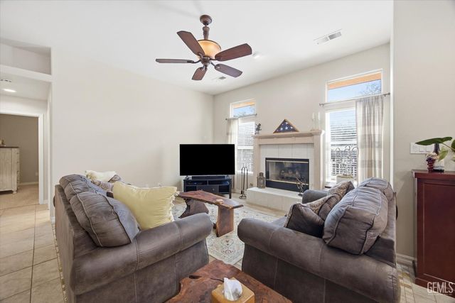 1507 Pollen Crest Ct, Bakersfield, CA 93314