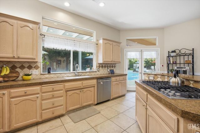 1507 Pollen Crest Ct, Bakersfield, CA 93314