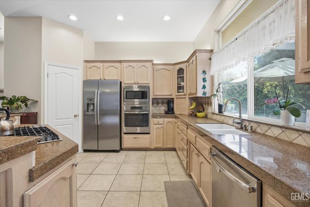 1507 Pollen Crest Ct, Bakersfield, CA 93314