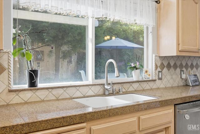 1507 Pollen Crest Ct, Bakersfield, CA 93314