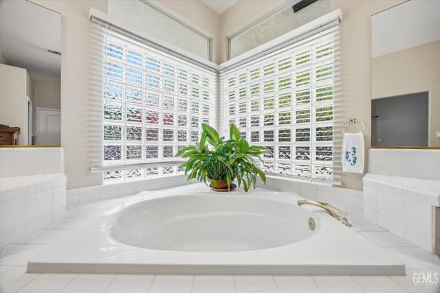 1507 Pollen Crest Ct, Bakersfield, CA 93314