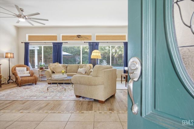 1507 Pollen Crest Ct, Bakersfield, CA 93314