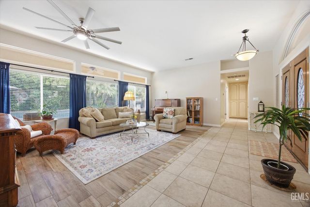 1507 Pollen Crest Ct, Bakersfield, CA 93314