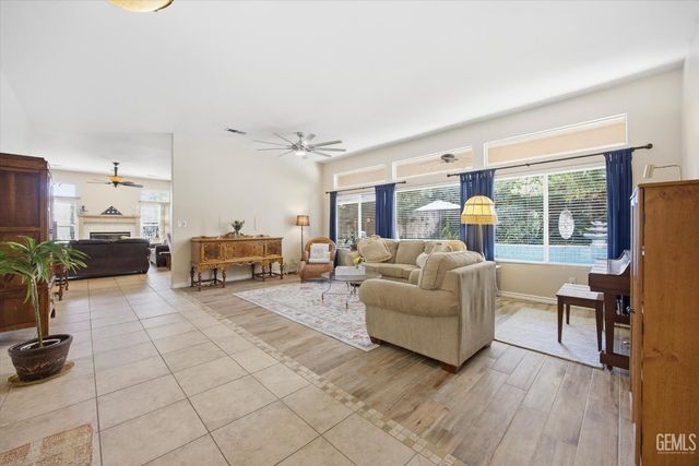 1507 Pollen Crest Ct, Bakersfield, CA 93314