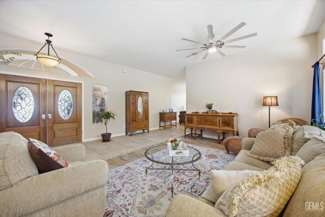 1507 Pollen Crest Ct, Bakersfield, CA 93314