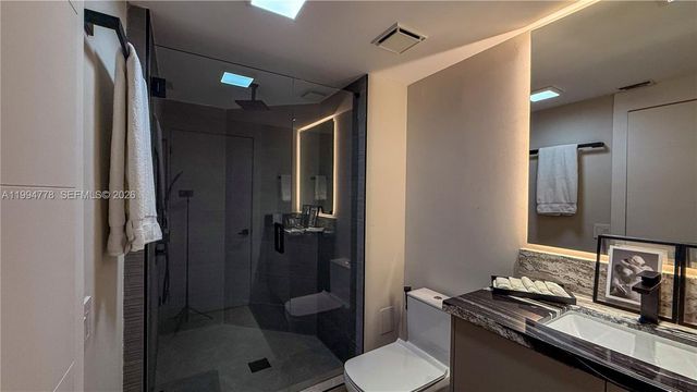 2000 Island Blvd 2404, Aventura, FL 33160