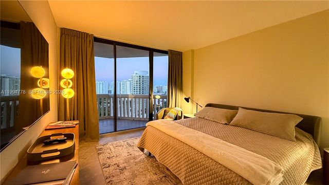 2000 Island Blvd 2404, Aventura, FL 33160