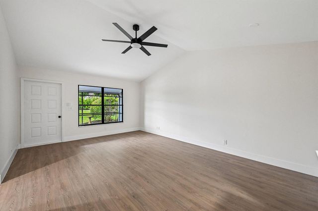 9095 SE Hobe Ridge Avenue, Hobe Sound, FL 33455