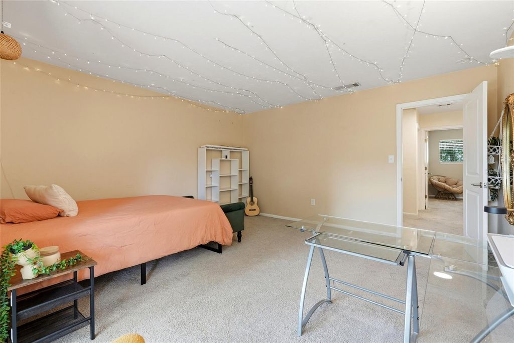 Image 21 of property listing at 507 NW 39TH ROAD 301, Gainesville, FL 32607