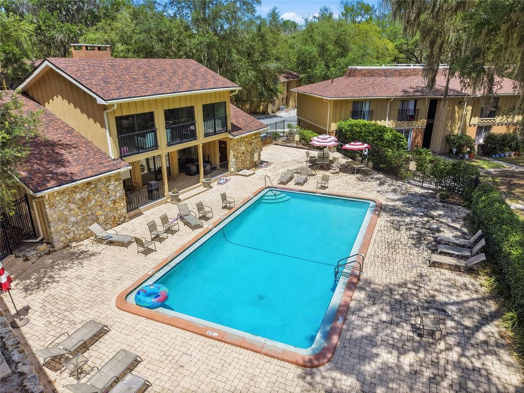 Image 9 of property listing at 507 NW 39TH ROAD 301, Gainesville, FL 32607