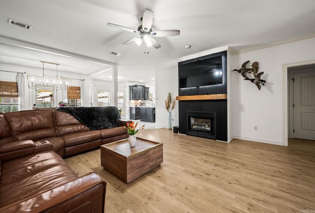 16 Oak Tree Circle, Conway, AR 72032