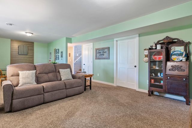 705 W Queen Street, Osakis, MN 56360