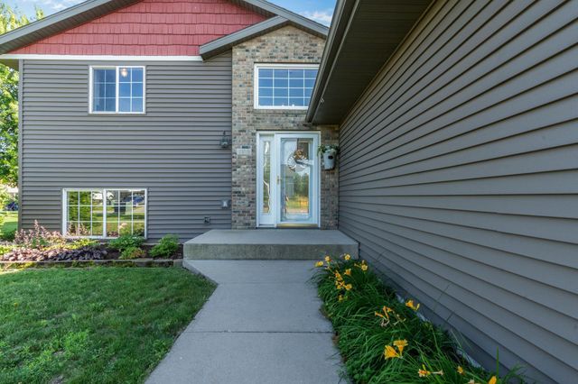 705 W Queen Street, Osakis, MN 56360