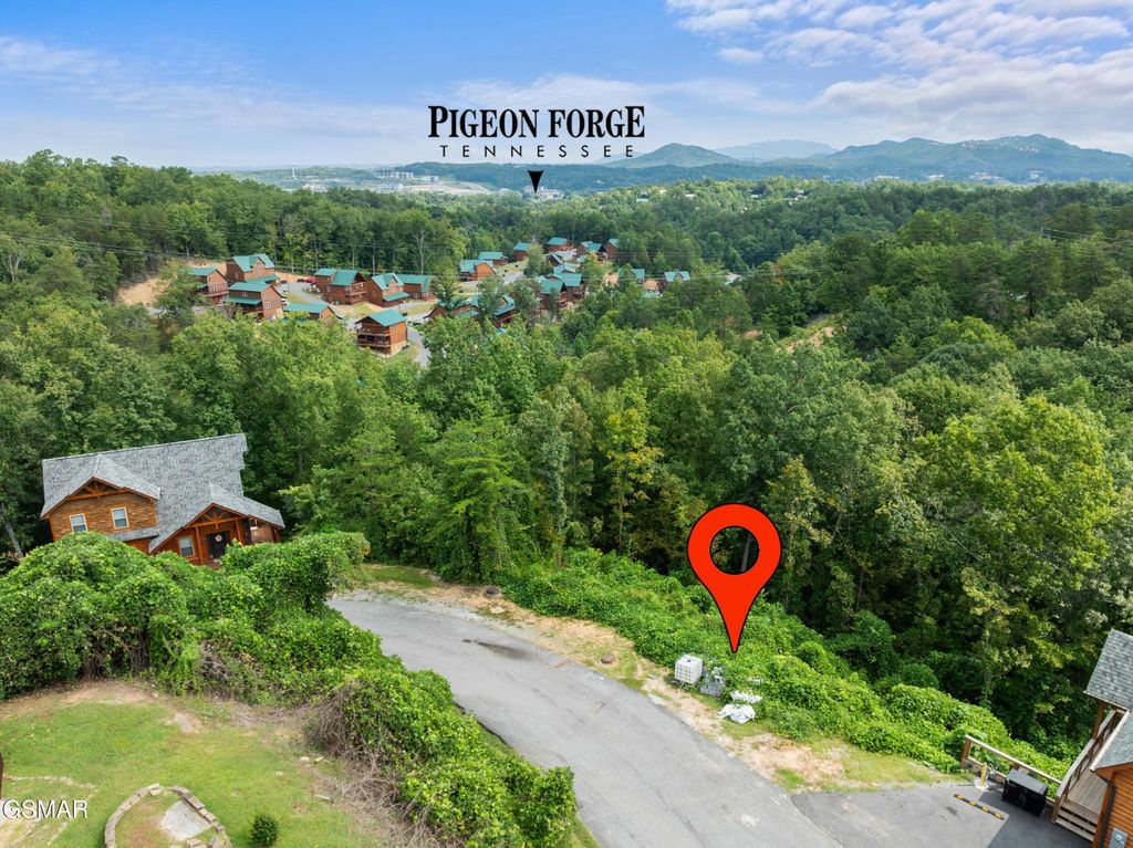 8 Pine Valley Way, Pigeon Forge, TN 37862