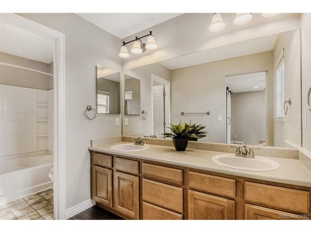 6880 S Algonquian Ct, Aurora, CO 80016