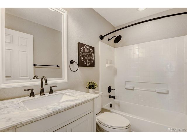 6880 S Algonquian Ct, Aurora, CO 80016