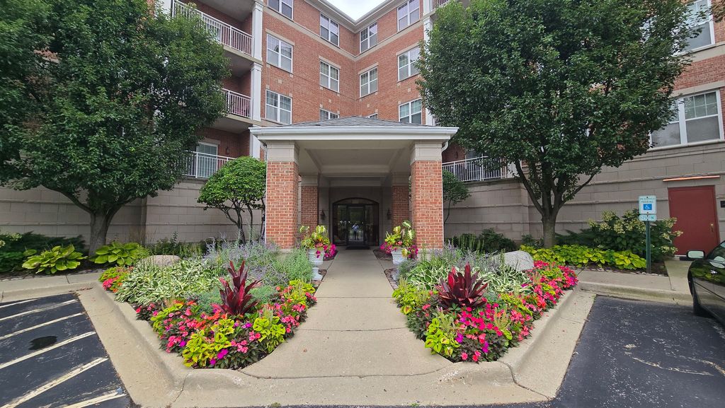 101 Pointe Drive 302, Northbrook, IL 60062