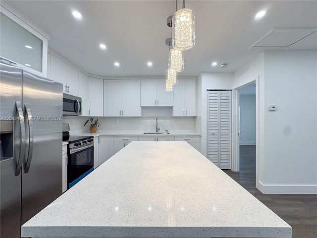 1319 NW 40th St, Miami, FL 33142